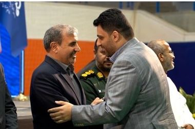 بازدید مدیرعامل شرکت سرمایه‌گذاری اهداف از غرفه پتروشیمی مروارید