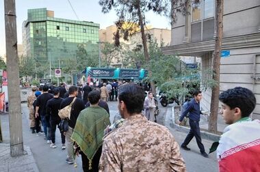 بررسی مشکلات ایثارگران شرق استان فارس با حضور مدیر بیمه دی استان