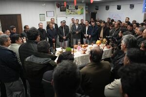 مدیرعامل و کارگران شرکت ملی صنایع مس ایران، دور سفره هفت‌سین