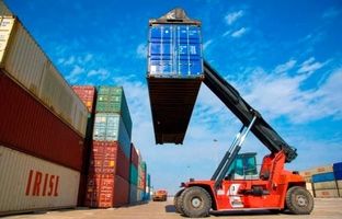  رشد 184 درصدی تخلیه و بارگیری کانتینر در بندر شهید کاوه قشم