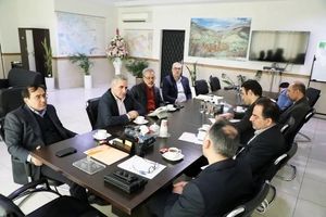 بررسی راهکارهای تأمین ناوگان ریلی با تأکید بر حمایت از بخش خصوصی و رونق صنایع داخلی