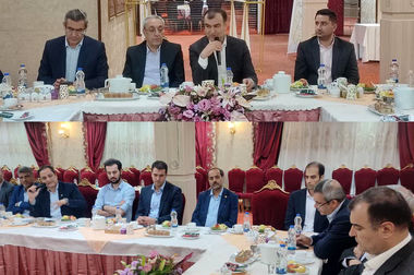 تکریم یادگاران شهدا در بیمه البرز به مناسبت هفته دفاع مقدس