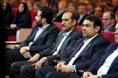 میزان حقوق کارکنان نظام بانکی برای تأمین هزینه‌های زندگی کافی نیست