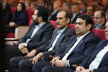میزان حقوق کارکنان نظام بانکی برای تأمین هزینه‌های زندگی کافی نیست