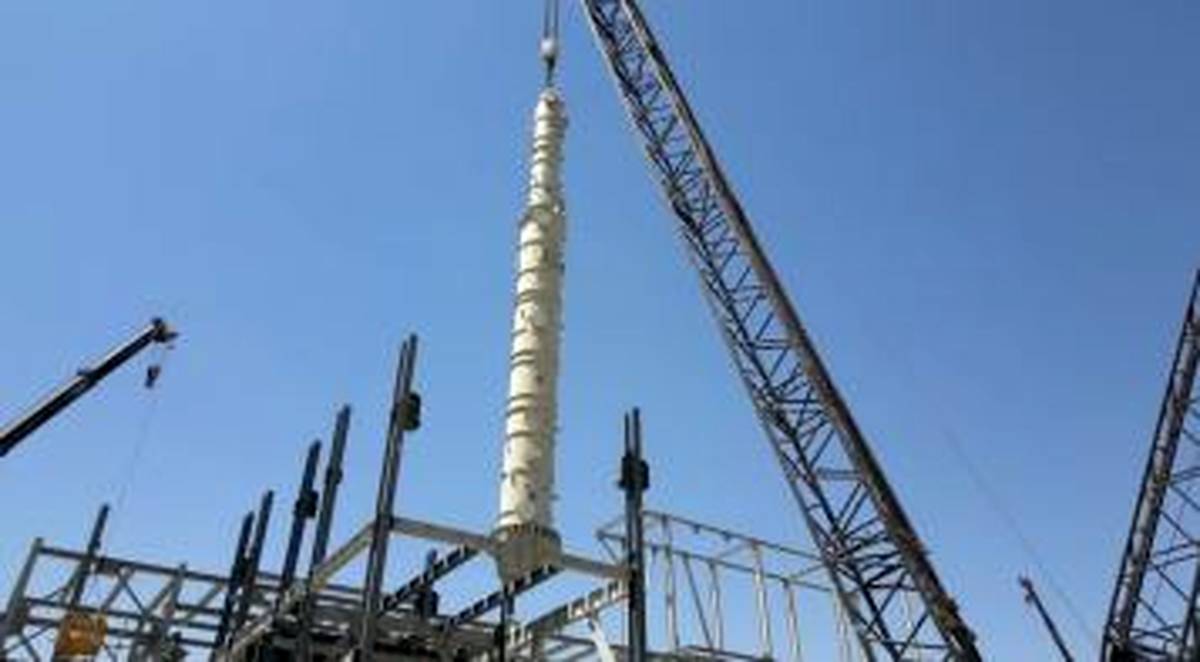 بلندترین تاور طرح صنایع پلیمر گچساران نصب شد/ پیشرفت پروژه پلی‌اتیلن سنگین به ۴۷ درصد رسید