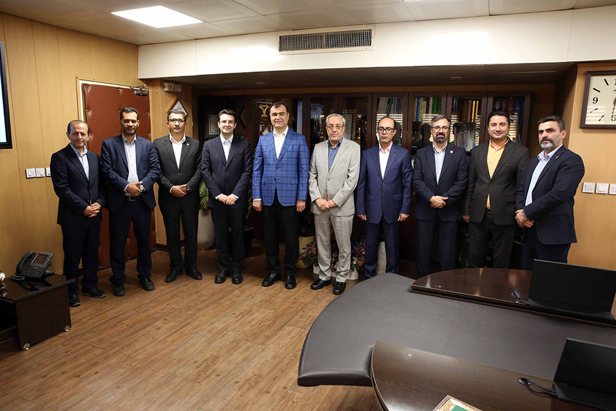 تقدیر مدیرعامل بیمه البرز از مدیران برجسته در حادثه بندر شهید رجایی