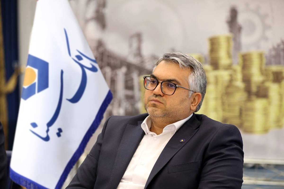 با جلب اعتماد مشتریان، از بانکداری رایج به سمت بانکداری متمایز و نوآور حرکت کنیم