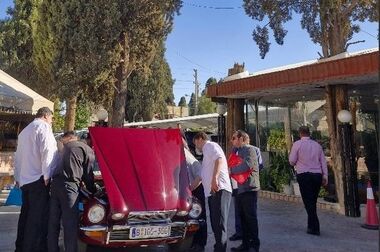 ارائه خدمات امدادی به زائران حسینی توسط امداد خودرو کانون جهانگردی و اتومبیلرانی