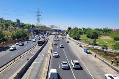 بیمه دی در کنار خدمت به خانواده ایثارگران، الگویی موفق برای صنعت بیمه کشور است