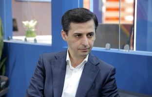 قدردانی فرید دهقانی از کادر مدیریتی، فنی و بازیکنان چادرملو اردکان