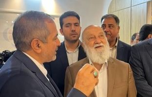  بازدید دکتر مهدی چمران، رئیس شورای اسلامی شهر تهران، از غرفه موسسه اعتباری ملل، در نمایشگاه بین‌المللی مشهد