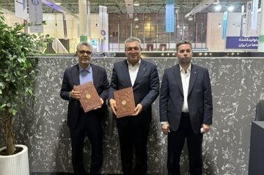تجلیل بیمه البرز از ایثارگران هلال احمر در روزهای بحرانی استان آذربایجان شرقی