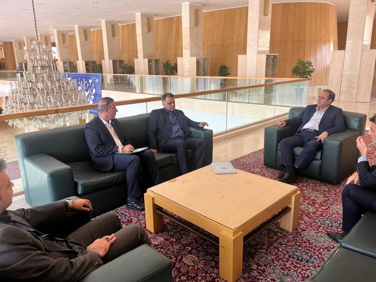 برگزاری نشست صمیمانه دبیرکل سندیکای بیمه گران ایران با عضو کمیسیون اجتماعی مجلس به منظور رفع مشکلات نمایندگان صنعت بیمه با سازمان تأمین اجتماعی 