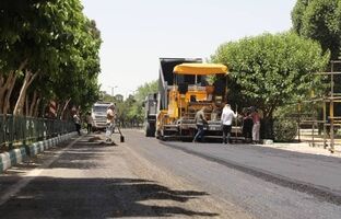 اجرای عملیات دو هزار و 550 تنی آسفالت ریزی در مسیرهای منتهی به حرم امام خمینی (ره) 