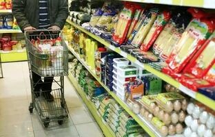 تلاش مستمر برای پر نگه داشتن قفسه فروشگاه ها