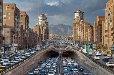طرح برخورد با توقف در پیاده روها از هفته دوم شهریور اجرایی می شود/ توزیع ۸۴ هزار کلاه ایمنی رایگان در ۳ سال